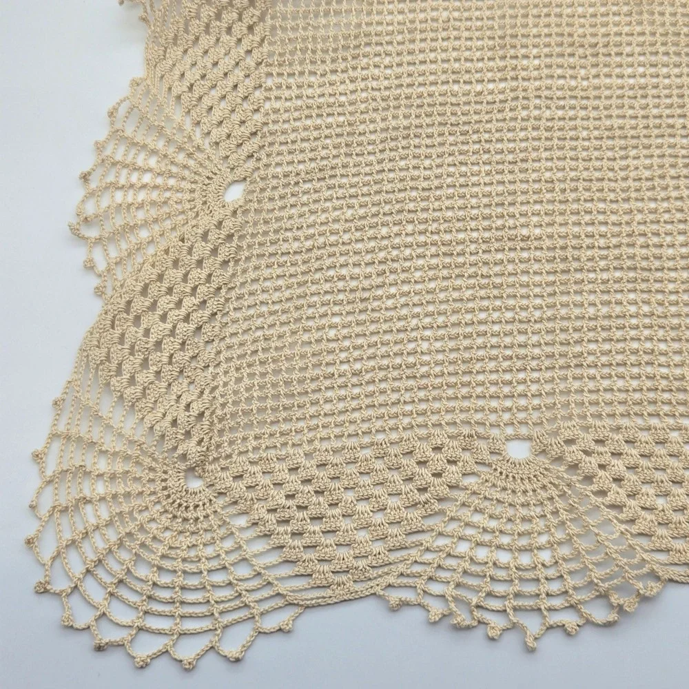 Handmade‎ Crochet Table Runner Beige Scalloped Lace Trim 60x16 Vintage Farmhouse